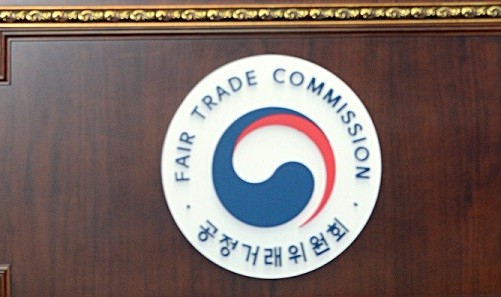 현행 공정거래법 제23조의 2에서는 특수관계인에 대한 부당한 이익제공 등을 금지하고 있다.