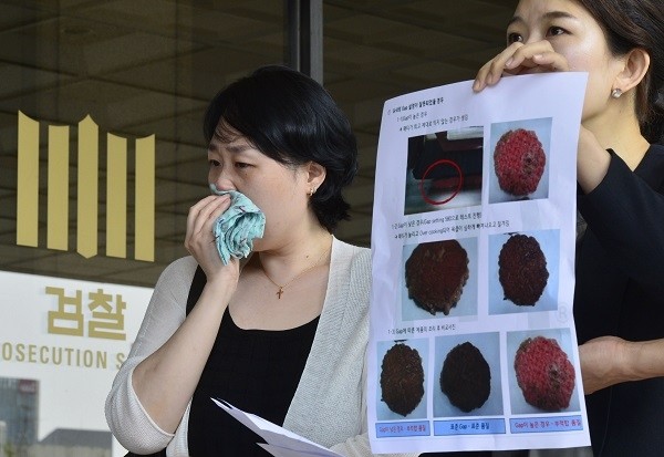 앞서 지난 7월 5일 한 피해자는 “4살짜리 딸 아이가 지난해 9월 25일 맥도날드에서 햄버거 세트를 먹고 ‘햄버거병’에 걸려 신장장애를 갖게 됐다”며 맥도날드를 식품위생법 위반 등의 혐의로 검찰에 고소했다.