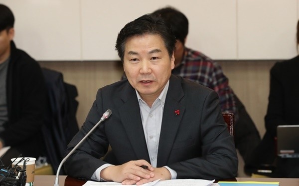 홍종학 중소벤처기업부 장관이 29일 오전 서울 종로구 정부서울청사에서 열린 경제관계장관회의에 참석해 인사말을 하고 있다. 2017.11.29. (자료=뉴시스)