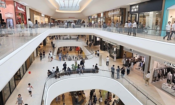 신세계그룹이 선보인 초대형 복합쇼핑몰 ‘스타필드’가 창원에도 들어설 전망이다. 사진은 스타필드 고양 내부 모습.