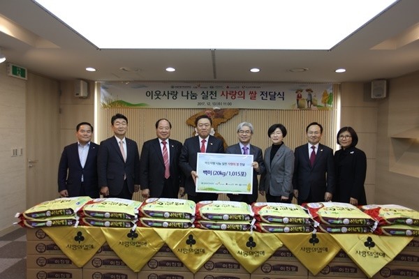 사진 왼쪽부터 황희순 건설공제조합 기획조정실장, 최윤호 건설산업사회공헌재단 부이사장, 장경래 대한건설협회 사회공헌사업추진위원장, 유주현 건설산업사회공헌재단 이사장, 박찬봉 사회복지공동모금회 사무총장, 송복순 부스러기사랑나눔회 상임이사, 최상근 대한건설협회 기획본부장, 김옥희 건설산업사회공헌재단 사무처장(자료=건설산업사회공헌재단)