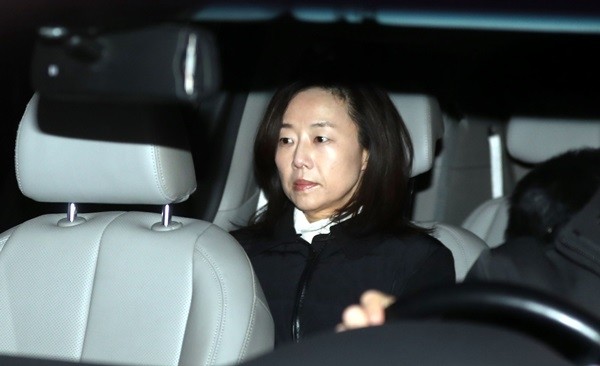 서울중앙지법 오민석 영장전담부장판사는 28일 새벽 검찰이 청구한 조윤선 전 청와대 정무수석 구속영장을 기각했다.