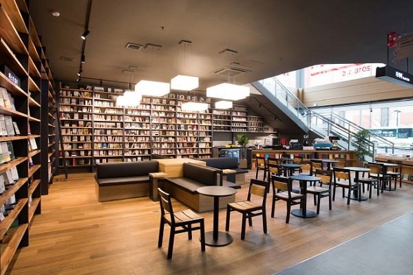 온·오프라인 결합한 ‘옴니스토어’로 새단장한 롯데하이마트 구리역점.