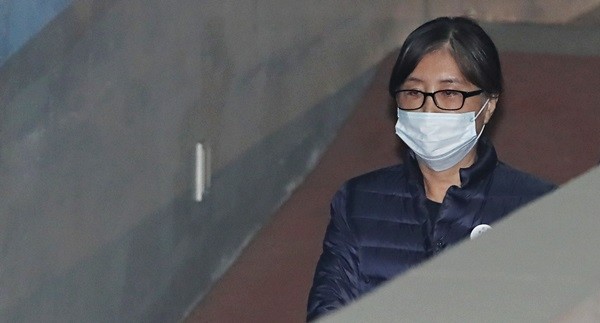 박 전 대통령은 최순실씨를 통해 '헌인마을이 국토교통부 뉴스테이 사업지구로 지정될 수 있도록 해달라'는 청탁을 받고 이를 지시한 것으로 드러났다.