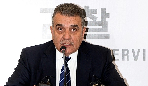 가르시아 산츠 아우디폭스바겐 본사 경영이사회 이사가 지난 2017년 1월 18일 오후 서울 서초구 서울중앙지방검찰청에서 폭스바겐 배출가스 조작 사건 관련 한국 검찰 수사에 대한 입장을 밝혔다. 폭스바겐 배출가스 조작 사건을 수사해 온 서울중앙지검 형사5부(부장검사 최기식)는 가르시아 산츠 이사를 만나 수사 과정에서 압수한 차량 반환 문제 등을 논의한다'고 전했다.