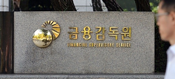 금융당국은 카드포인트를 스마트폰 애플리케이션을 통해 현금처럼 계좌에 입금하거나, 현금자동입출금기(ATM)에서 출금할 수 있도록 3월 카드 표준약관을 개정하고 상반기 중 시행키로 했다.