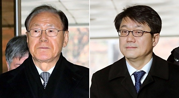 국정원 특수활동비 수수 혐의를 받고 있는 김백준(왼쪽) 전 청와대 총무기획관과 김진모 전 청와대 민정2비서관이 16일 오전 서울 서초구 서울중앙지방법원에서 열린 구속 전 피의자 심문(영장실질심사)에 출석하고 있다.