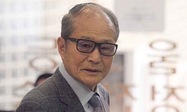 이명박(77) 전 대통령의 친형인 이상득(83) 전 국회의원(사진)이 22일 검찰에 사무실과 자택 등을 압수수색 당했다.