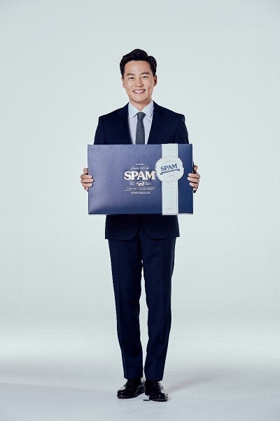 CJ제일제당 스팸 선물세트 모델 배우 이서진
