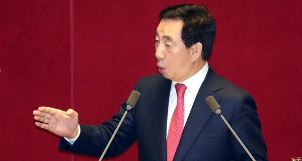 김성태 자유한국당 원내대표는 1일 국회 본회의 교섭단체대표연설에서 “문재인 정권 출범 직후부터 호반건설이 대우건설을 먹는다는 설이 파다했다”면서 “그런데 그 의혹이 어제 현실화됐다”고 특혜 의혹을 제기했다. (사진제공=뉴시스)