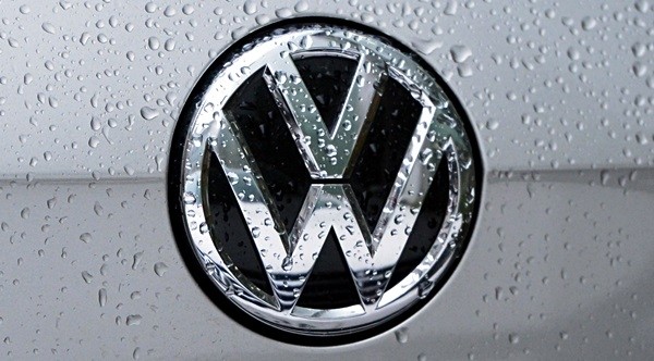 폭스바겐이 ‘디젤게이트’ '생체실험' 논란을 무릅쓰고 1년 7개월만에 신형 파사트GT와 함께 국내 시장에 복귀했다.