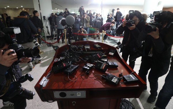 안희정 전 충남도지사가 8일 오후 충남 홍성군 홍북읍 충청남도청에서 예정된 사과 기자회견을 갑작스럽게 취소했다.(사진=newsis)