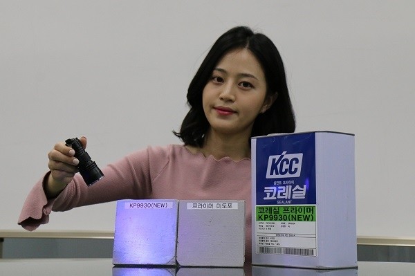 KCC가 국내 최초로 도포 후 식별 가능한 실란트 프라이머 KP9930(new) 제품을 출시했다.