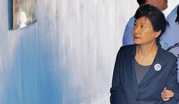 검찰이 박근혜 전 대통령을 국가정보원 특수활동비를 수수한 혐의로 이르면 이번 주 중 기소하겠다고 밝혔다.