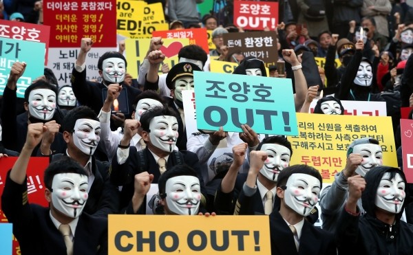 지난 4일 대한항공 직원들과 시민들이 '조양호일가 및 경영진 퇴진 갑질 STOP 촛불집회'를 개최했다.(사진=newsis)