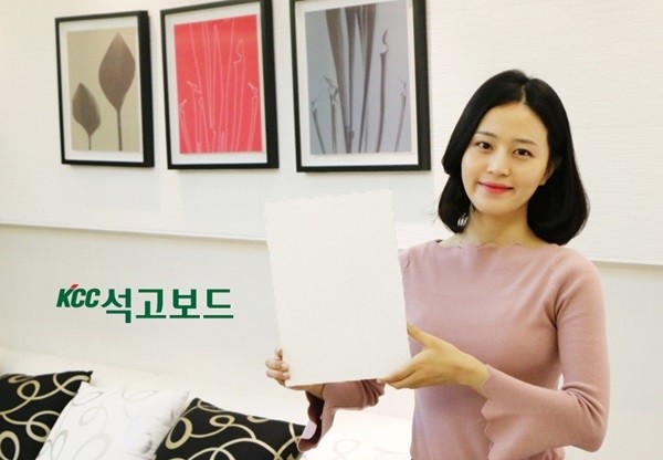 KCC가 시공성이 향상된 경량 석고보드 ‘라이트윈(Lightwin’을 출시했다. (사진=KCC 제공)