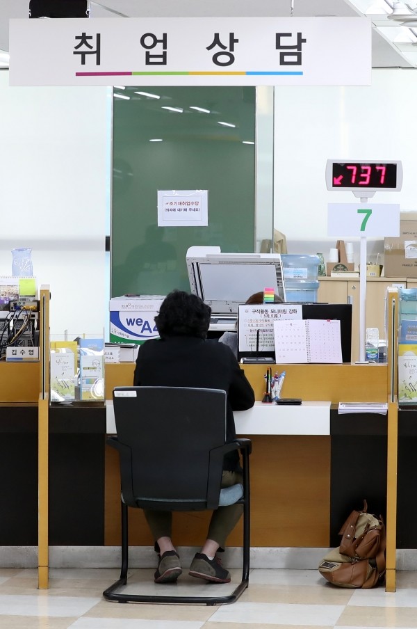 고용 악화가 계속되면서 고용노동청에는 취업상담을 받는 실업자들의 발길이 끊이지 않고 있다.(사진=newsis)