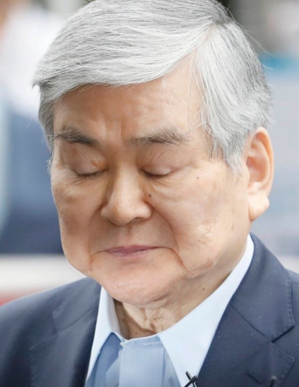 탈세 및 횡령 혐의를 받고 있는 조양호 한진그룹 회장이 28일 오전 검찰에 출석하고 있는 모습.(사진=newsis)