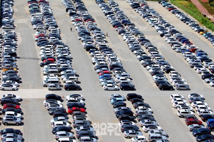 국산차 내수 판매는 지속적으로 감소하고 있다. 성남시 판교의 한 주자창./사진=정수남 기자