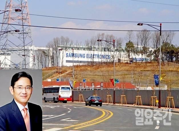 2010년대 중반부터 호황을 보인 반도체산업이 내년 부터 꺽일 것이라는 전망에 이재용 삼성전자 부회장이 새로운 승부수를 던졌다.