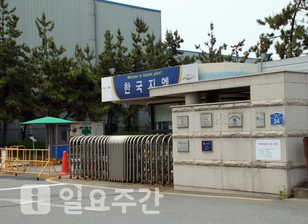 한국지엠 군산공장은 출입이 끊겨 적막감을 자아내고 있다.