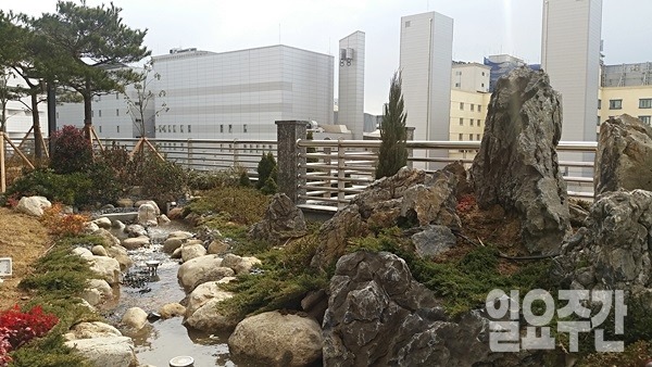 완성된 석가산의 모습 中 1