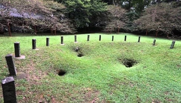 ▲ "제주도 토박이 양반은 삼성혈에서 태어난 고(高)·부(夫)·양(梁)씨 뿐입니다. 그러니 제주도에 살고 있는 여타의 성씨 모두는 육지에서 귀양 온 사람들이 퍼뜨린 후손들입니다. 나를 포함해서요."