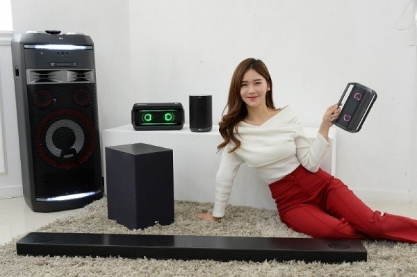 LG전자가 내년 1월 ‘CES 2018’에서 사운드바, 포터블 스피커, AI 스피커 등 2018년형 오디오 제품군을 공개한다.