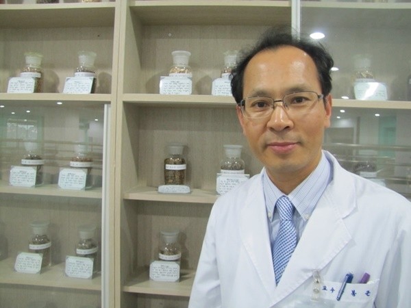 ▲ 최근 65세 이상 노인에게 처방되는 한약을 보험급여화 되도록 발의된 법률은 때 늦은 감이 없지 않다. 모쪼록 한약의 급여화로 한의사나 국민이나 서로의 부담을 덜 수 있는 기회가 되기를 고대한다.