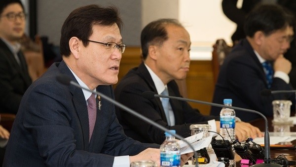 최종구 금융위원장(사진)은 13일 국회 정무위원회에 출석해 “최 원장 사임 배경이 된 2013년 하나은행 채용 비리 전말을 철저히 확인하겠다”고 했다. (사진=newsis)