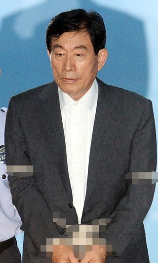 이른바 ‘국가정보원(국정원) 댓글’ 사건으로 기소된 원세훈 전 국정원장이 파기환송심에서 징역 4년을 선고받았다. 원 전 국정원장은 징역 4년을 구형받고 법정구속 됐다. (사진제공=뉴시스)