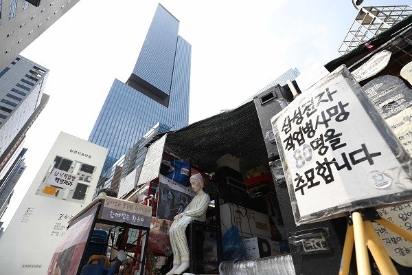 사진은 서울 서초구 삼성전자 사옥과 반올림 농성장의 모습.(사진=newsis)