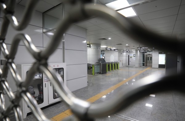 서울 신설동역과 북한산우이역을 오가는 경전철 우이신설선의 역내 모습.(사진=newsis)