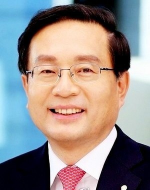 손태승 은행장은 지주사 전환 이후 지주회장과 은행장을 겸임한다. 사진제공=우리은행